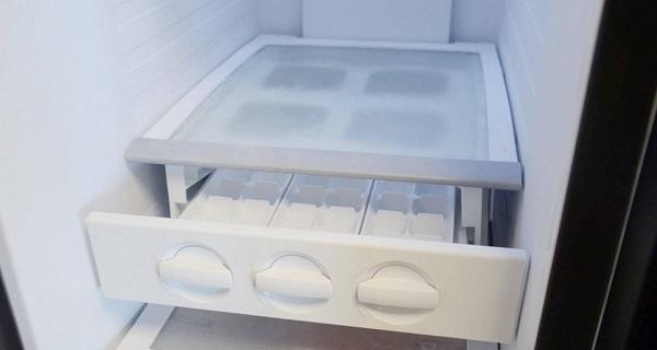 冰箱冷冻室忘记关门结冰怎么办（避免损失的有效方法与步骤）