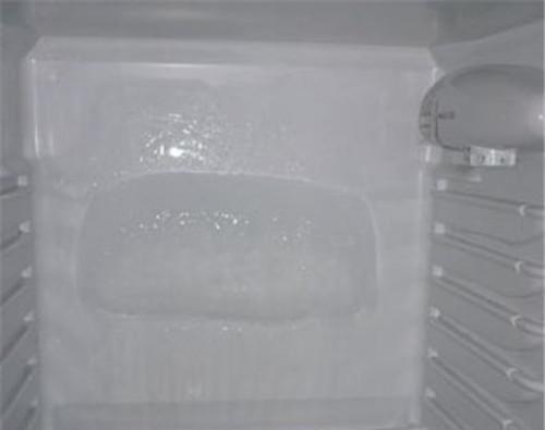 冰箱冷藏室结冰原因及解决方法（探索冰箱冷藏室结冰的原因）