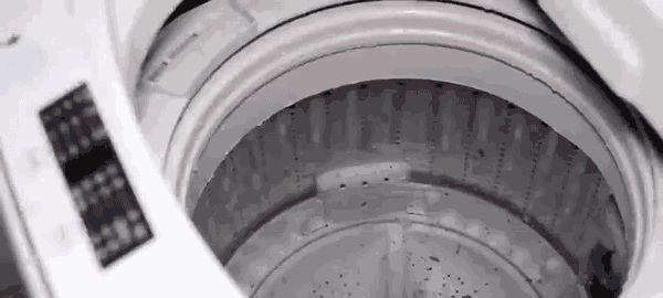 清洗滚筒洗衣机霉菌的终极指南（有效去除洗衣机内的霉菌）