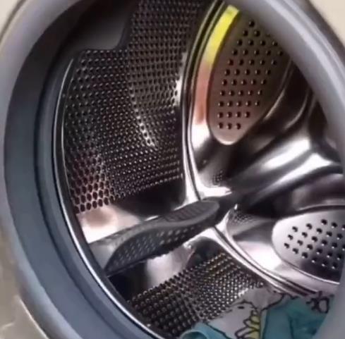 侧门洗衣机胶条清洗方法（让你的洗衣机胶条焕然一新的简易方法）